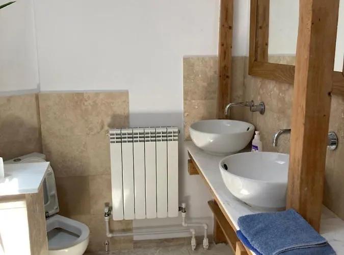 Rustic 2 Next To Apartamento Constanţa